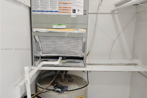 Apartment in Hialeah, Florida 46.45 sq.m. № 2064119 - photo 12