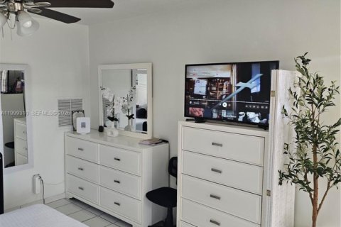 Apartment in Hialeah, Florida 46.45 sq.m. № 2064119 - photo 6