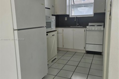 Apartment in Hialeah, Florida 46.45 sq.m. № 2064119 - photo 8