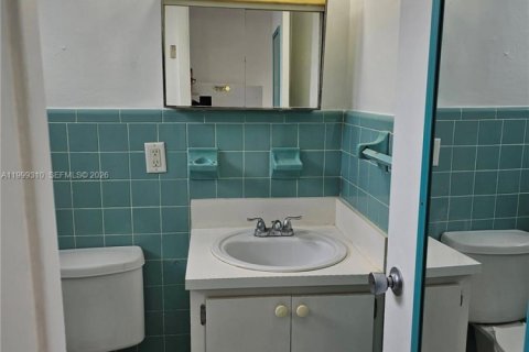 Apartment in Hialeah, Florida 46.45 sq.m. № 2064119 - photo 11