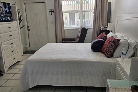 Apartment in Hialeah, Florida 46.45 sq.m. № 2064119 - photo 5