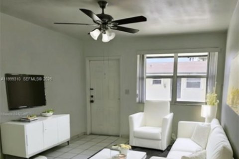 Apartment in Hialeah, Florida 46.45 sq.m. № 2064119 - photo 9