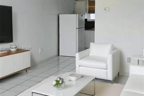 Apartment in Hialeah, Florida 46.45 sq.m. № 2064119 - photo 2