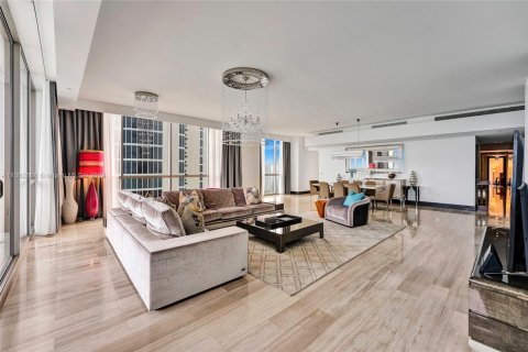 Condo in Sunny Isles Beach, Florida, 4 bedrooms  № 1735803 - photo 11