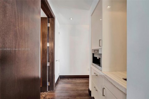 Condo in Sunny Isles Beach, Florida, 4 bedrooms  № 1735803 - photo 14