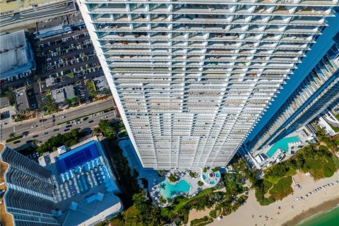 Купить кондоминиум в Санни-Айлс-Бич, Флорида 4 спальни, 280.75м2, № 1964588 - фото 1