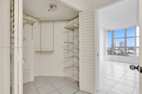 Condominio en venta en Aventura, Florida, 2 dormitorios, 109.72 m2 № 2033334 - foto 21