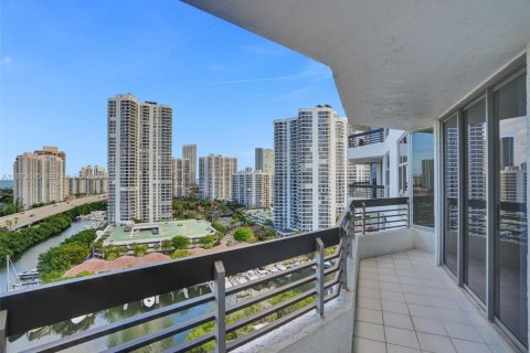 Condominio en venta en Aventura, Florida, 2 dormitorios, 109.72 m2 № 2033334 - foto 2