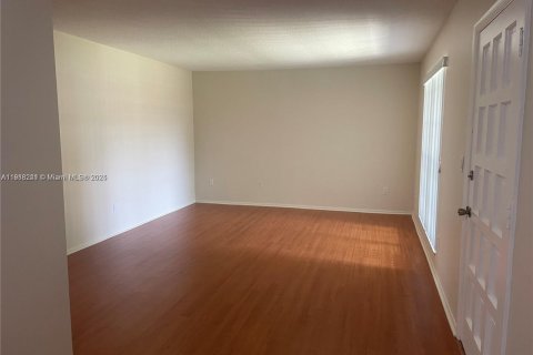 Copropriété à louer à Miami, Floride: 2 chambres, 85.47 m2 № 1973182 - photo 3