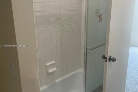 Copropriété à louer à Miami, Floride: 2 chambres, 85.47 m2 № 1973182 - photo 9