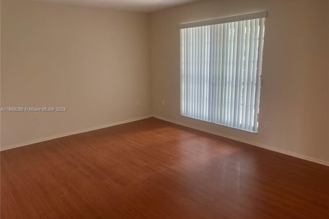 Copropriété à louer à Miami, Floride: 2 chambres, 85.47 m2 № 1973182 - photo 2