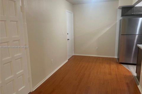 Copropriété à louer à Miami, Floride: 2 chambres, 85.47 m2 № 1973182 - photo 4