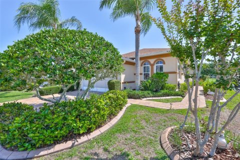 House in Sun City Center, Florida 2 bedrooms, 136.66 sq.m. № 2151368