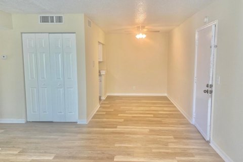 Condominio en West Palm Beach, Florida, 2 dormitorios № 2188228
