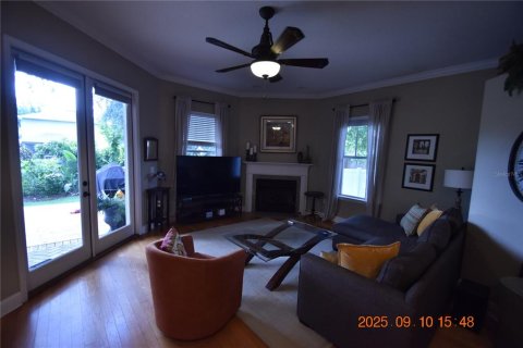 House in Tampa, Florida 3 bedrooms, 152.82 sq.m. № 1912386 - photo 10
