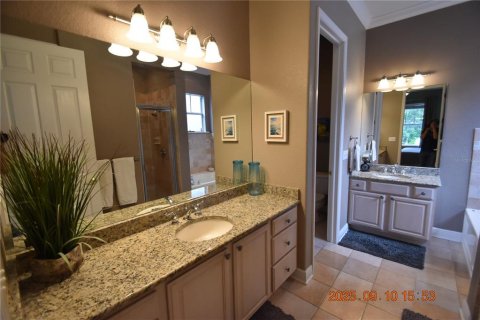 House in Tampa, Florida 3 bedrooms, 152.82 sq.m. № 1912386 - photo 28