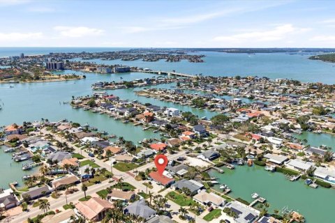 Villa ou maison à Saint Petersburg, Floride 4 chambres, 220.09 m2 № 2151317