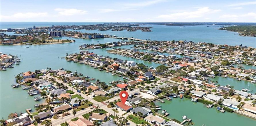 Villa ou maison à Saint Petersburg, Floride 4 chambres, 220.09 m2 № 2151317