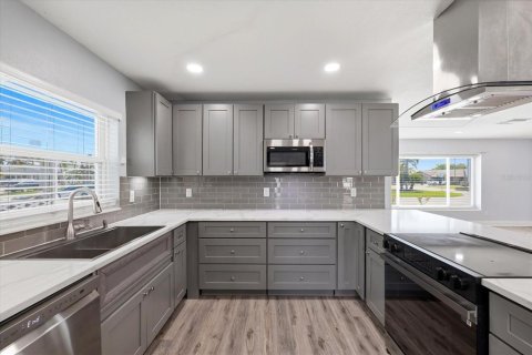 Villa ou maison à vendre à Saint Petersburg, Floride: 4 chambres, 220.09 m2 № 2151317 - photo 30