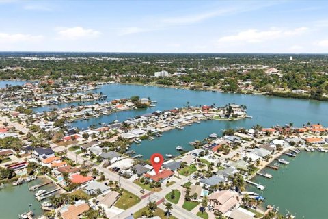 Villa ou maison à vendre à Saint Petersburg, Floride: 4 chambres, 220.09 m2 № 2151317 - photo 6