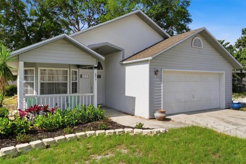 House in New Port Richey, Florida 3 bedrooms, 132.2 sq.m. № 2118096