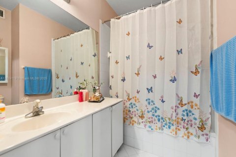 Townhouse in Miami, Florida 3 bedrooms, 117.06 sq.m. № 1814339 - photo 18