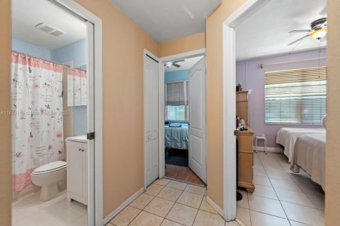 Townhouse in Miami, Florida 3 bedrooms, 117.06 sq.m. № 1814339 - photo 12