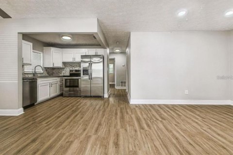 Casa en alquiler en Tampa, Florida, 3 dormitorios, 75.81 m2 № 1904814 - foto 2