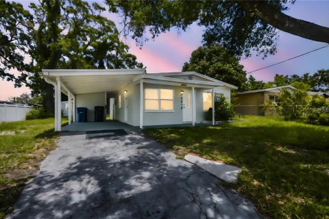 Casa en alquiler en Tampa, Florida, 3 dormitorios, 75.81 m2 № 1904814 - foto 1
