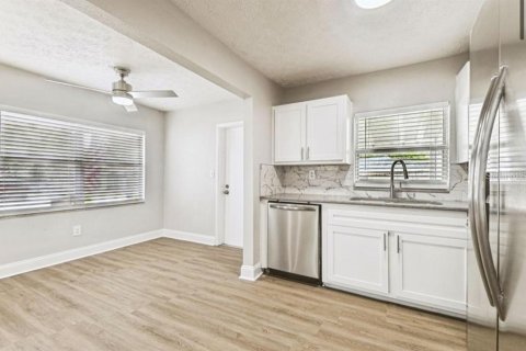 Casa en alquiler en Tampa, Florida, 3 dormitorios, 75.81 m2 № 1904814 - foto 5