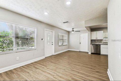 Casa en alquiler en Tampa, Florida, 3 dormitorios, 75.81 m2 № 1904814 - foto 12