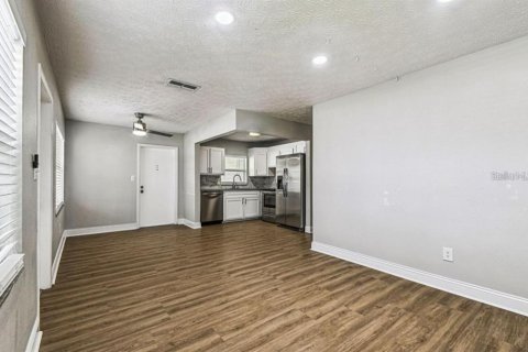 Casa en alquiler en Tampa, Florida, 3 dormitorios, 75.81 m2 № 1904814 - foto 6