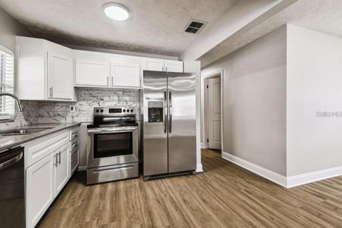 Casa en alquiler en Tampa, Florida, 3 dormitorios, 75.81 m2 № 1904814 - foto 4