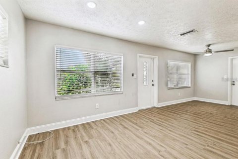 Casa en alquiler en Tampa, Florida, 3 dormitorios, 75.81 m2 № 1904814 - foto 8