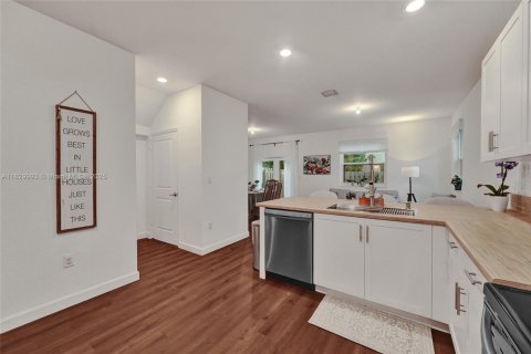Townhouse in Homestead, Florida 4 bedrooms, 169.08 sq.m. № 1804375 - photo 9