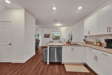 Townhouse in Homestead, Florida 4 bedrooms, 169.08 sq.m. № 1804375 - photo 10