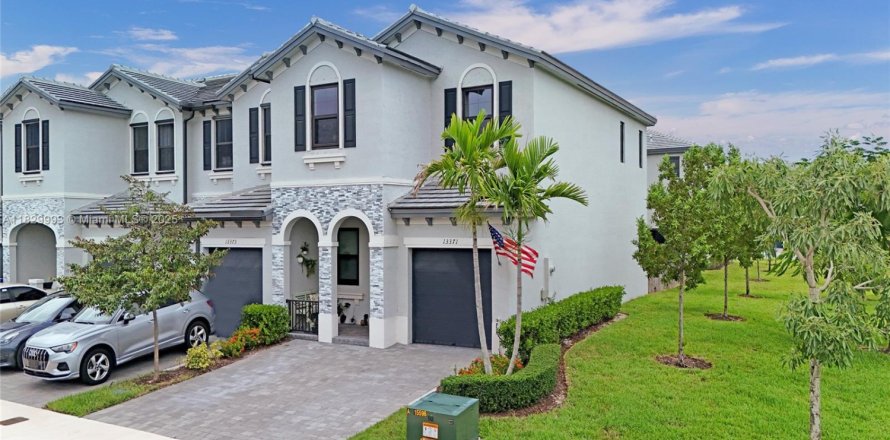 Townhouse in Homestead, Florida 4 bedrooms, 169.08 sq.m. № 1804375