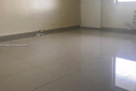 Condo in Miami, Florida, 1 bedroom  № 2051427 - photo 12