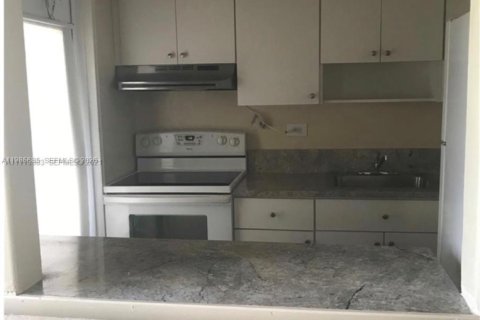 Condo in Miami, Florida, 1 bedroom  № 2051427 - photo 7