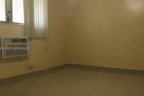 Condo in Miami, Florida, 1 bedroom  № 2051427 - photo 11