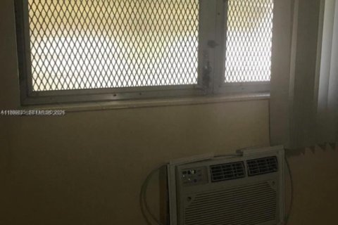 Condo in Miami, Florida, 1 bedroom  № 2051427 - photo 10