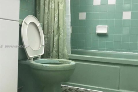 Condo in Miami, Florida, 1 bedroom  № 2051427 - photo 8