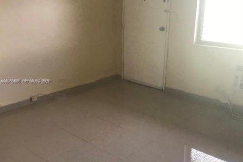 Condo in Miami, Florida, 1 bedroom  № 2051427 - photo 6