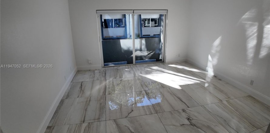 Apartment in Cutler Bay, Florida 3 bedrooms, 20773 sq.m. № 2003241