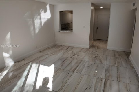 Apartment in Cutler Bay, Florida 3 bedrooms, 20773.04 sq.m. № 2003241 - photo 6