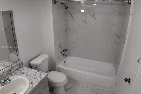 Apartment in Cutler Bay, Florida 3 bedrooms, 20773.04 sq.m. № 2003241 - photo 20