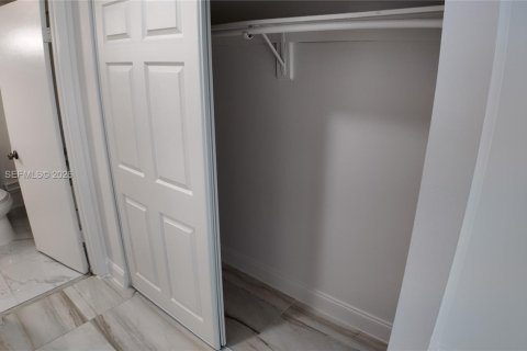 Apartment in Cutler Bay, Florida 3 bedrooms, 20773.04 sq.m. № 2003241 - photo 16