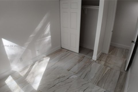 Apartment in Cutler Bay, Florida 3 bedrooms, 20773.04 sq.m. № 2003241 - photo 11