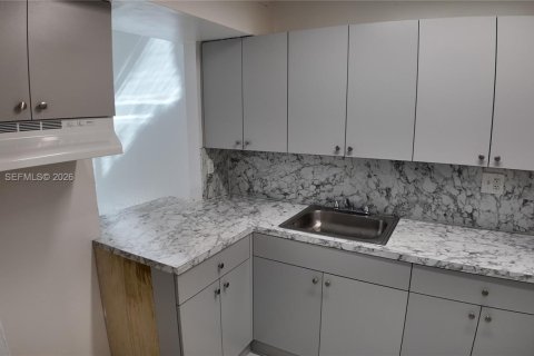 Apartment in Cutler Bay, Florida 3 bedrooms, 20773.04 sq.m. № 2003241 - photo 4