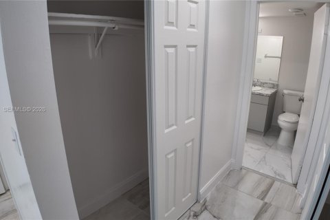 Apartment in Cutler Bay, Florida 3 bedrooms, 20773.04 sq.m. № 2003241 - photo 17